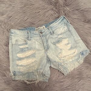 Abercrombie & Fitch Low Rise Light Wash Distressed Short Size 26
